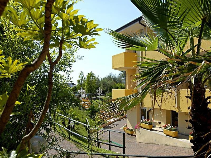 בוסולנגו Hotel Centro Turistico Gardesano מראה חיצוני תמונה